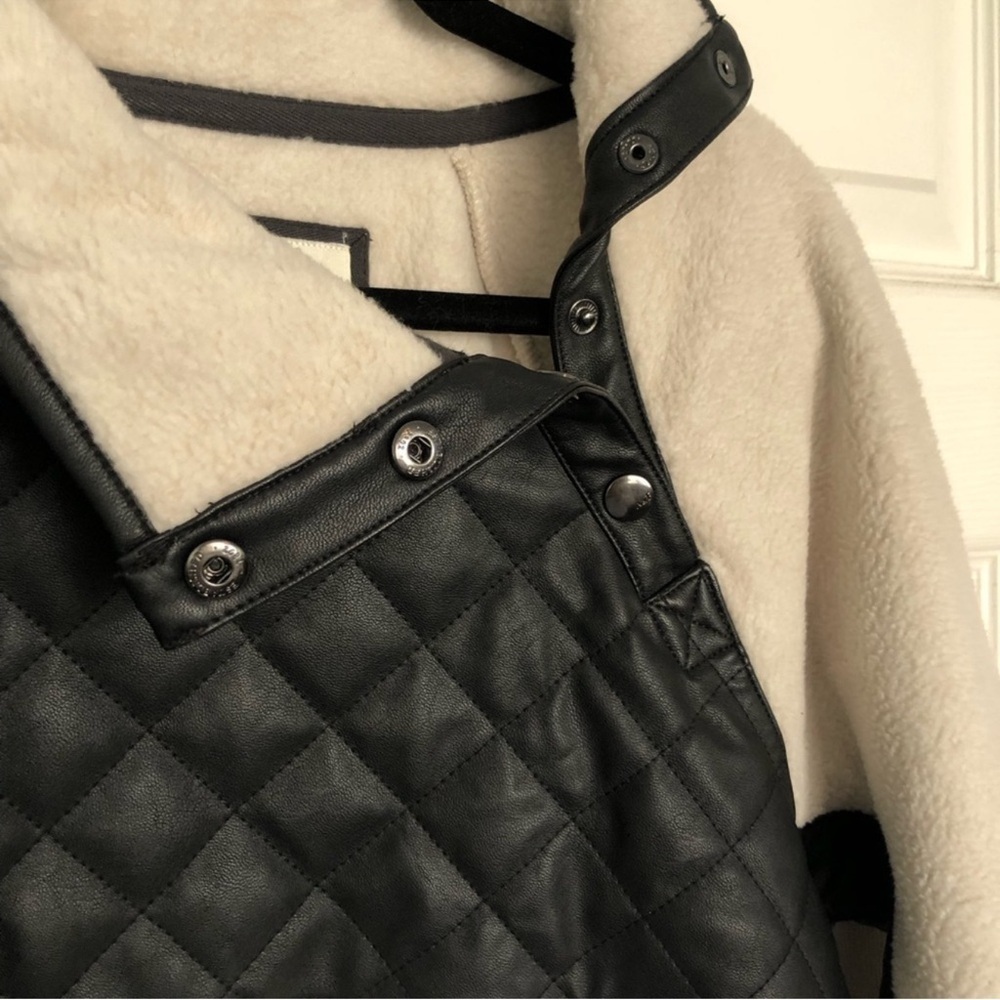 Abercrombie and Fitch Crème and Black Pleather
Snap Up Fleece Pullover Size L - Picture 5 of 11